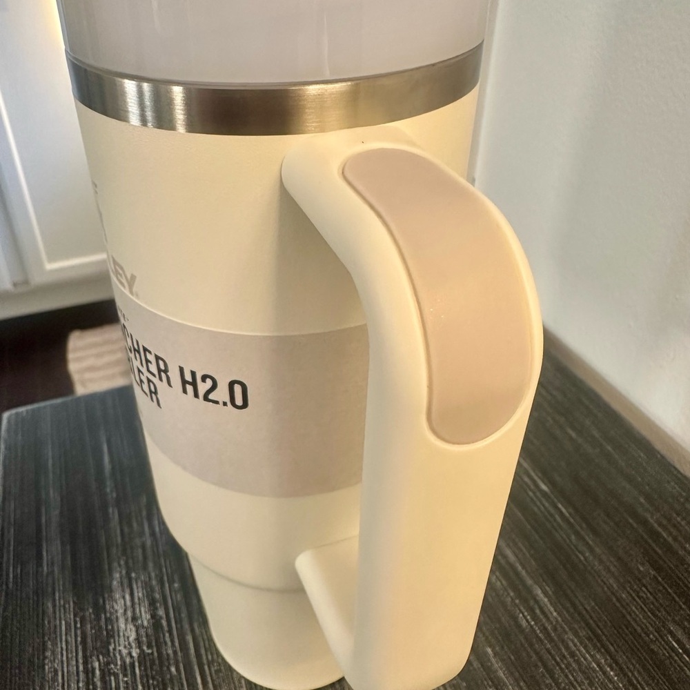 Stanley Cream Quencher H2.0 Tumbler. NWT 30oz - Picture 4 of 4